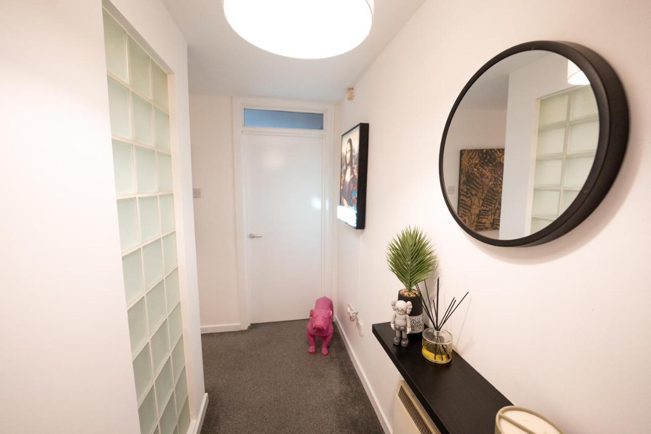 Artistic Stunning Apartment City View Londonderry Exterior photo