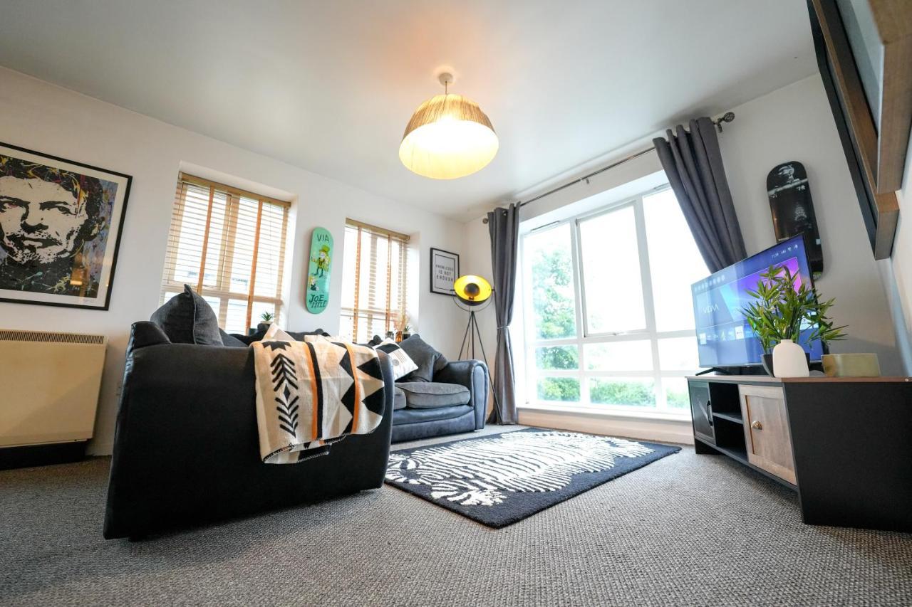 Artistic Stunning Apartment City View Londonderry Exterior photo
