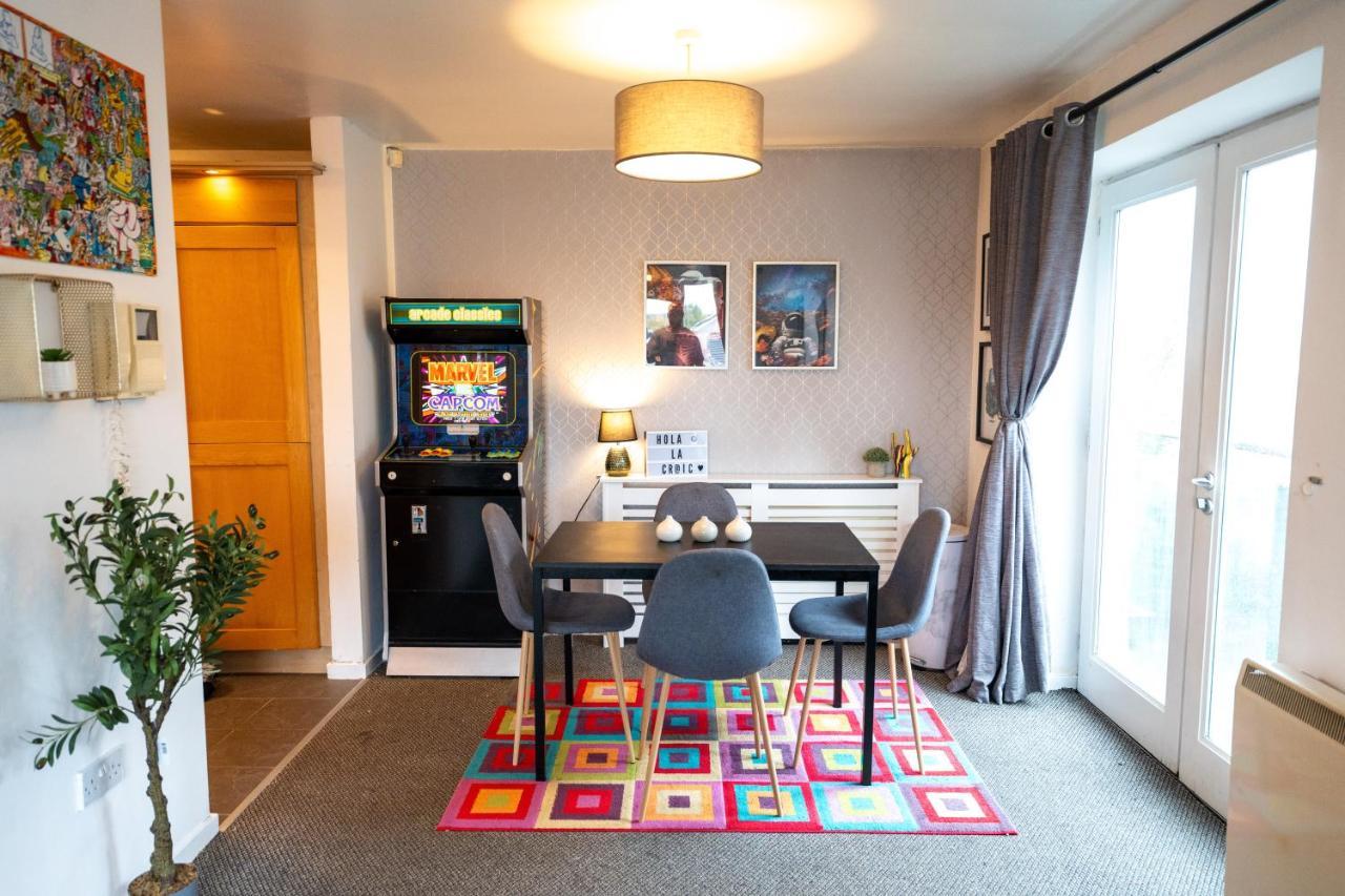 Artistic Stunning Apartment City View Londonderry Exterior photo